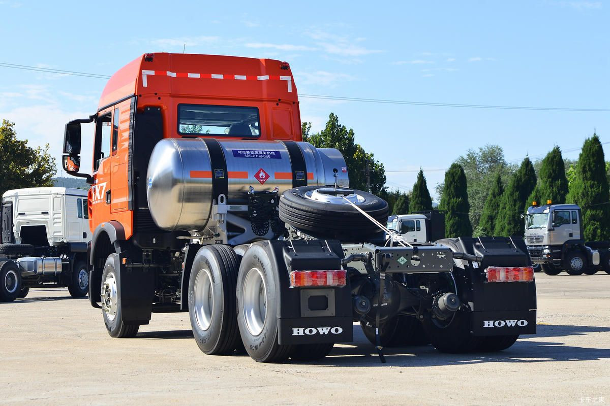 Used Sinotruk HOWO TX7 heavy truck 480-horsepower 6X4 LNG tractor