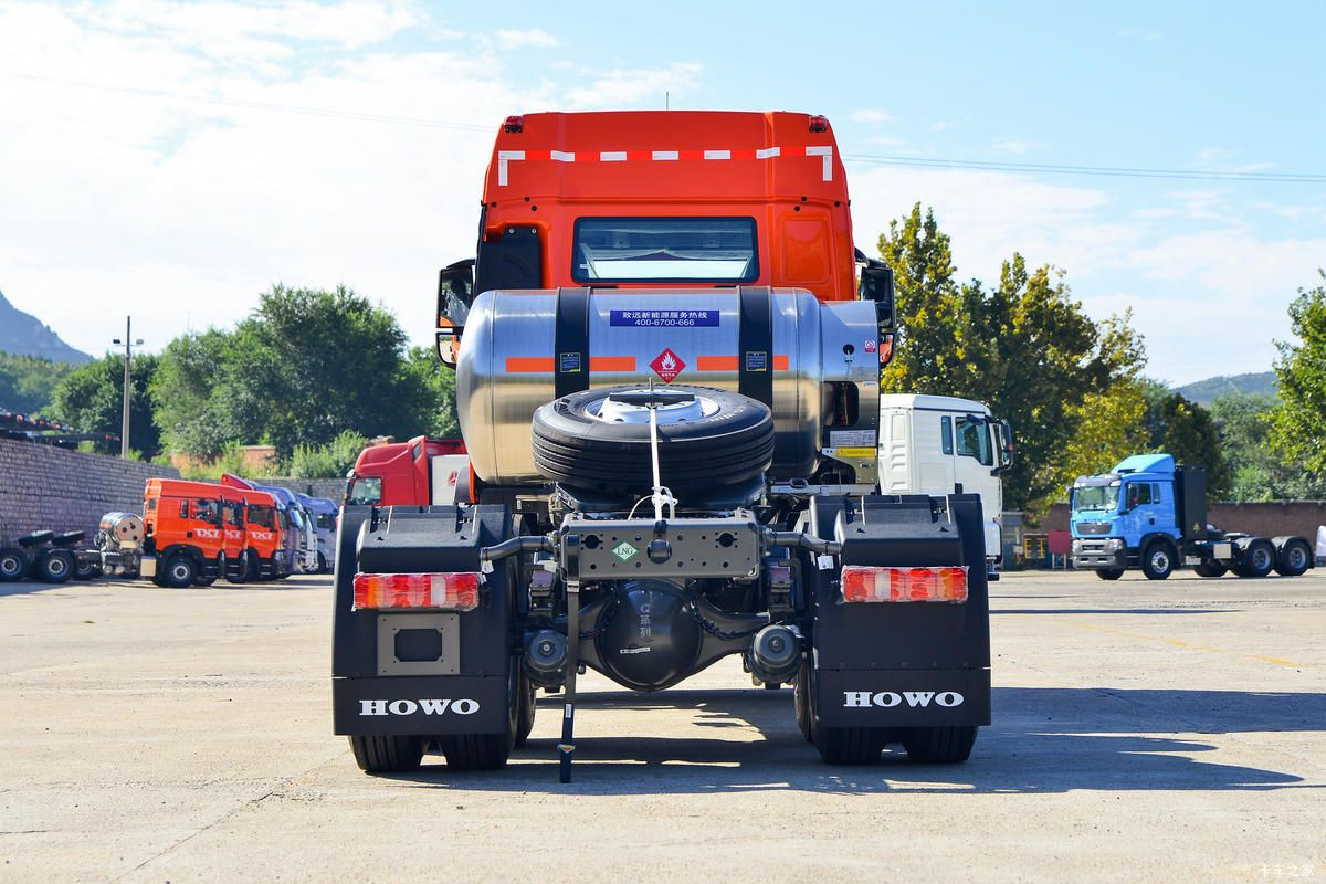 Used Sinotruk HOWO TX7 heavy truck 480-horsepower 6X4 LNG tractor