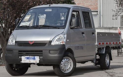 Used Wuling 1.5L mini truck, the "divine car" of China, is selling well all over the world as a cargo car