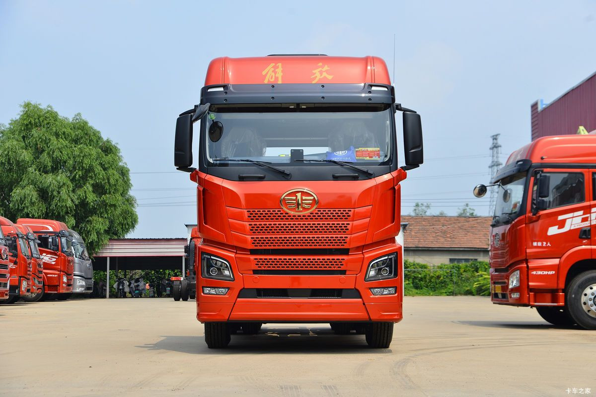Used  Jiefang JH6 Heavy Truck Leading Edition 2.0 520hp 6X4 AMT Automatic Transmission Tractor