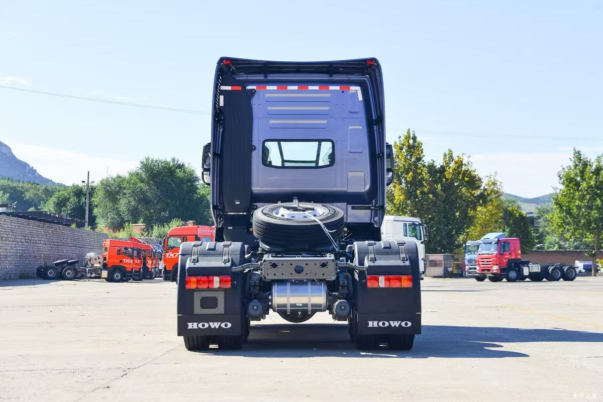 Used  HOWO，Sinotruck Hot-selling tractor 6*4，540hp