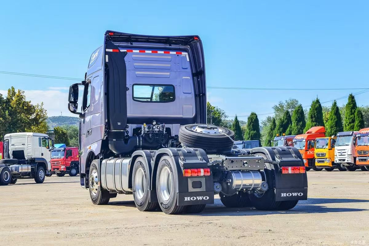 Used  HOWO，Sinotruck Hot-selling tractor 6*4，540hp