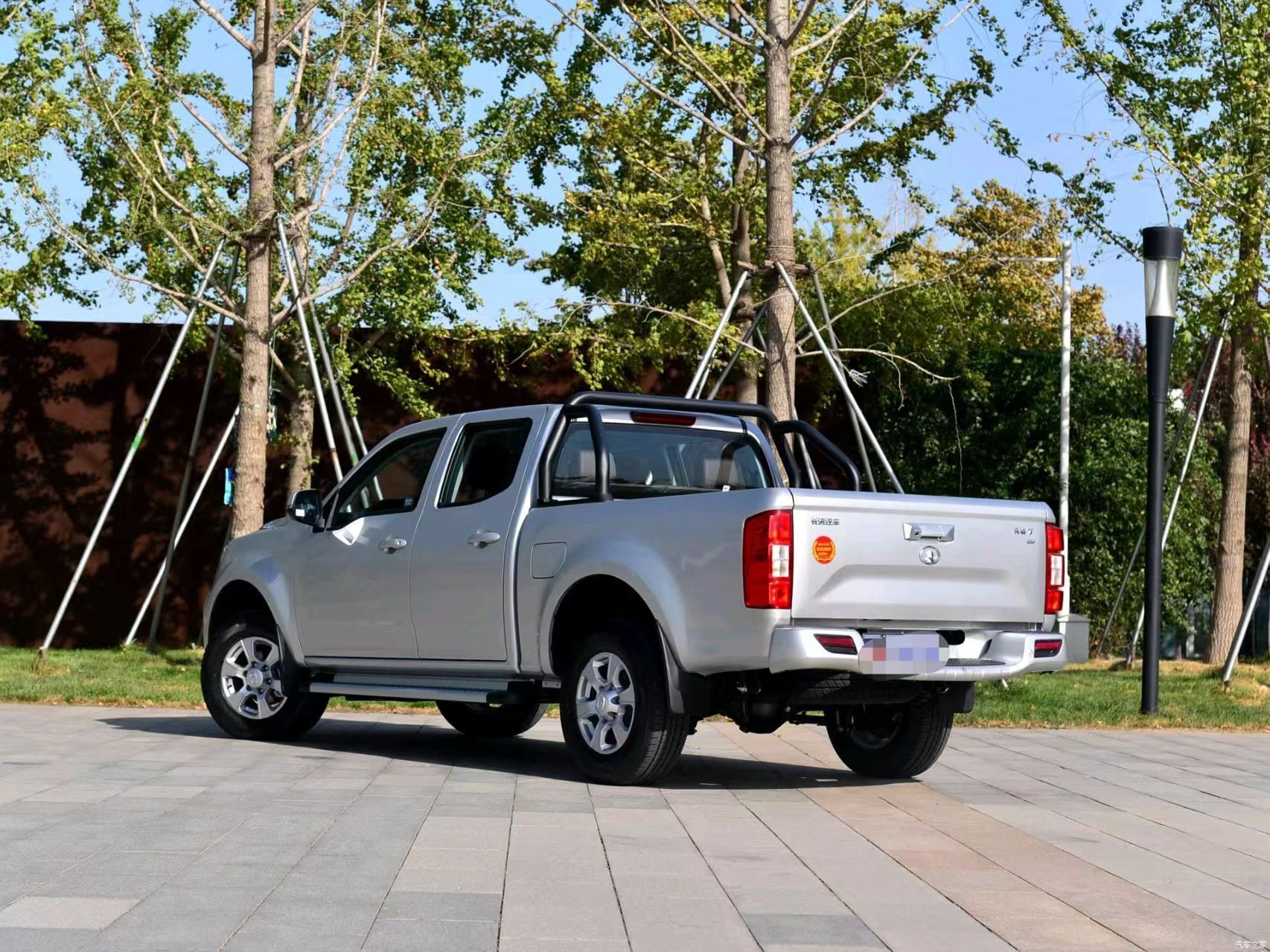 Hot-selling Chinese Used pickup trucks 143HP Diesel four-wheel drive