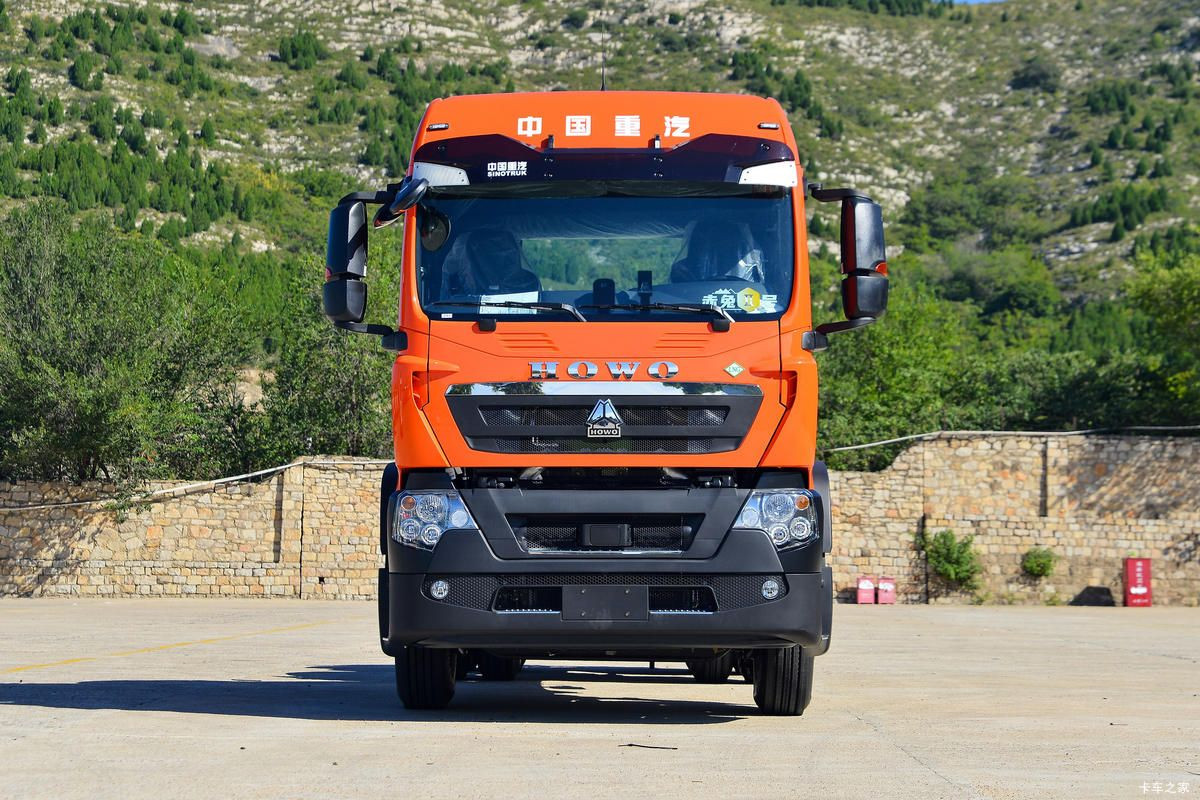 Used Sinotruk HOWO TX7 heavy truck 480-horsepower 6X4 LNG tractor